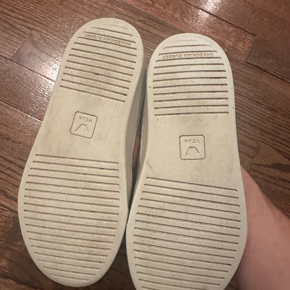 Veja Kids Beige and Peach Sneakers with Velcro Straps - Picture 3 of 3